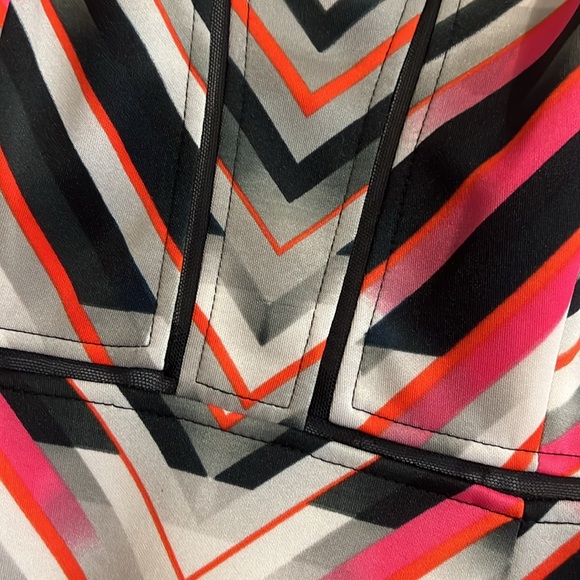 NWT  Vince Camuto Size 8 Pink/Black multi. - Picture 11 of 14